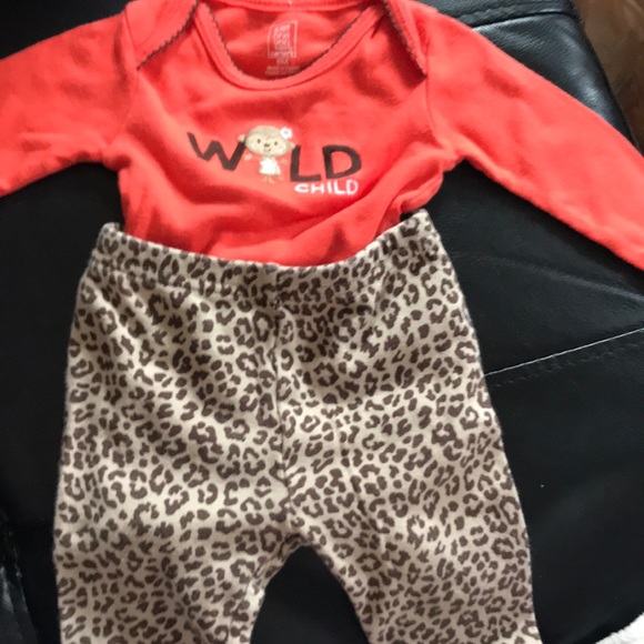 EUC. CARTERS ORANGE/LEOPARD ONESEY & PANTS SET 6M - Picture 2 of 4